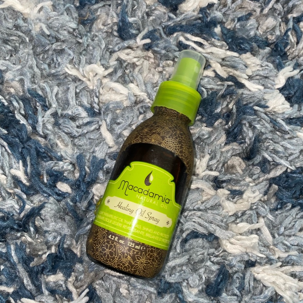 Macadamia oil spray